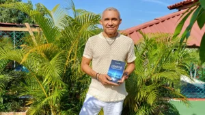 John Del Toro Sierra presenta su primera obra: Despertar