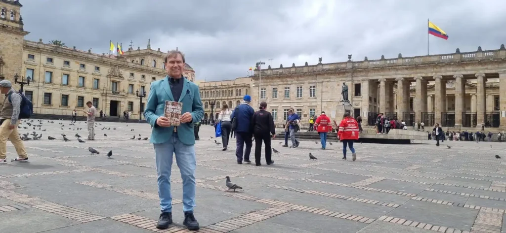 Fernando Canosa Torrado ilumina el alma humana en su libro “Sombras de Otras Vidas: Trece Cuentos, Trece Historias”