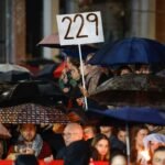 Primer aniversario de la dana, el funeral en directo | Varias marchas en la zona cero de la dana y una cacerolada a la hora del mensaje de alerta homenajean a las víctimas