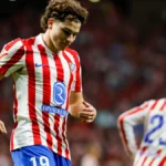 El Atlético reacciona al interés del Barcelona por Julián Álvarez interesándose por dos de sus futbolistas