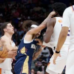 La NBA se calienta: Jose Alvarado y Mark Williams se lían a puñetazos y son expulsados del Pelicans-Suns