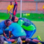 Shock en el fútbol por la misteriosa muerte de un jugador en pleno partido: encontraron un moneda en su boca