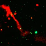 Un agujero negro que llevaba 100 millones de años apagado despierta de nuevo: «Es como ver un volcán cósmico entrar en erupción»