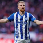 El Alavés negocia la venta de Carlos Vicente y la llegada de su recambio