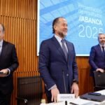 Abanca gana 902 millones en 2025, un 25% menos por el efecto de no contar con los extraordinarios de integrar Eurobic
