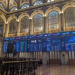 Las Bolsas europeas apuntan a la baja atentas al regreso de Wall Street tras el festivo