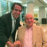 Aznar publica una foto con Juan Carlos, “rey de la democracia y las libertades”