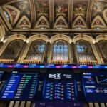 Ola de ventas en las Bolsas con el crudo por las nubes: el Ibex pierde los 17.000 puntos