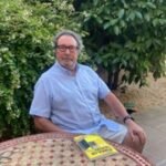 MAURO GONZÁLEZ HERNANDO DESAFÍA EL RITMO CONTEMPORÁNEO Y EL DOMINIO TECNOLÓGICO EN SU ENSAYO ‘FUERA DE QUICIO’