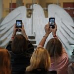 Los planes para restringir el uso de las redes a los menores, país por país